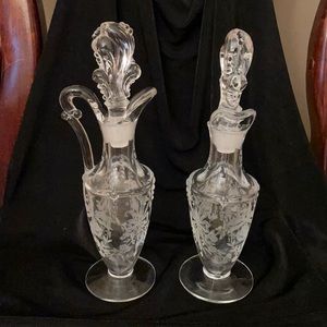 Stunning vintage blown glass Heisey Orchid etched oil & vinegar cruet set